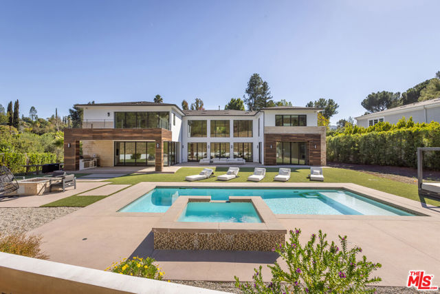 4607 Vanalden Avenue, Tarzana CA: https://media.crmls.org/mediaz/4ed906a6-cce5-44d0-a19e-2f0080f10d72.jpg