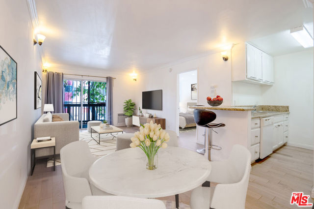 525 S Ardmore Avenue, Los Angeles CA: https://media.crmls.org/mediaz/4ed90aaa-cdfa-4f16-b2da-486ee092be4e.jpg