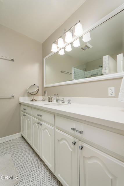 1535 Glenmont Drive, Glendale CA: https://media.crmls.org/mediaz/4ed9c1a2-3536-4a0d-8848-3b4eaddafd0b.jpg