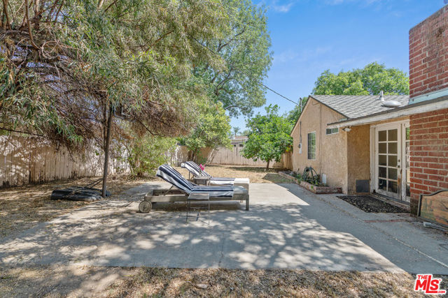 17503 Runnymede Street, Lake Balboa CA: https://media.crmls.org/mediaz/4ed9fdab-8f2d-4170-bff6-e2e405dd7459.jpg