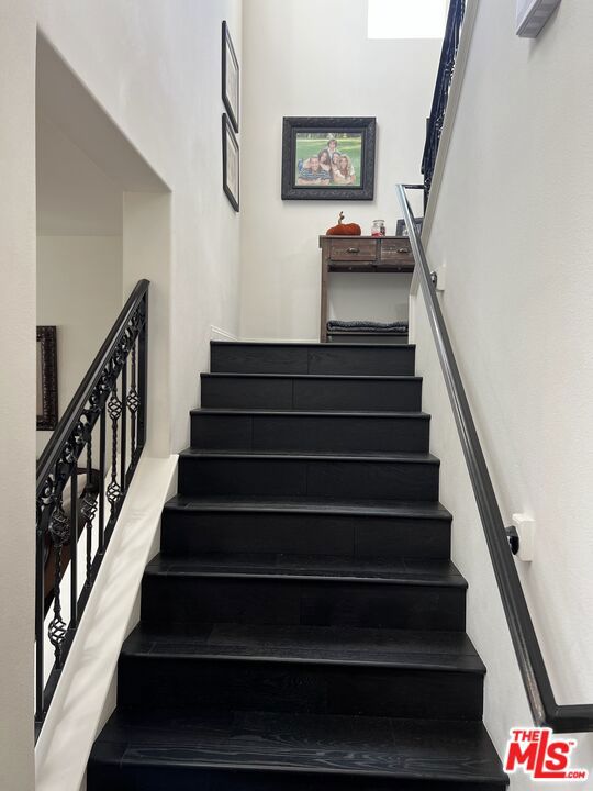 22379 Driftwood Court, Santa Clarita CA: https://media.crmls.org/mediaz/4eda334d-140a-4c48-880f-4aba964cc01c.jpg