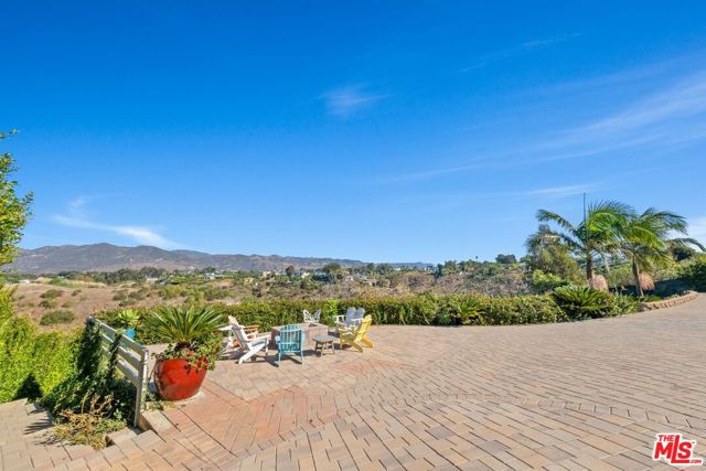 29417 Bluewater Road, Malibu CA: https://media.crmls.org/mediaz/4eda3c98-d1ad-450e-bfb7-4cdda535149c.jpg