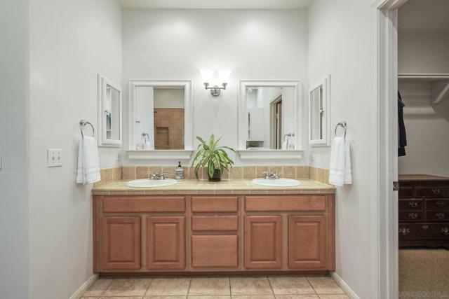 4592 Altadena Ave, San Diego CA: https://media.crmls.org/mediaz/4eda5c7e-649b-4d99-ac5c-0c8366c661f5.jpg