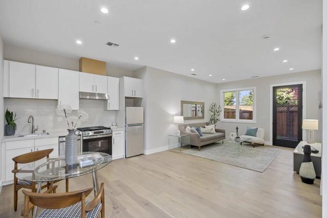 1303 American Way, Menlo Park CA: https://media.crmls.org/mediaz/4edaab6d-eff0-47b5-ba48-4f51667cc52c.jpg