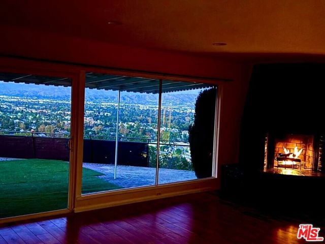 3641 Sunswept Drive, Studio City CA: https://media.crmls.org/mediaz/4edb68c4-8295-4e6f-ab85-b02416496aeb.jpg