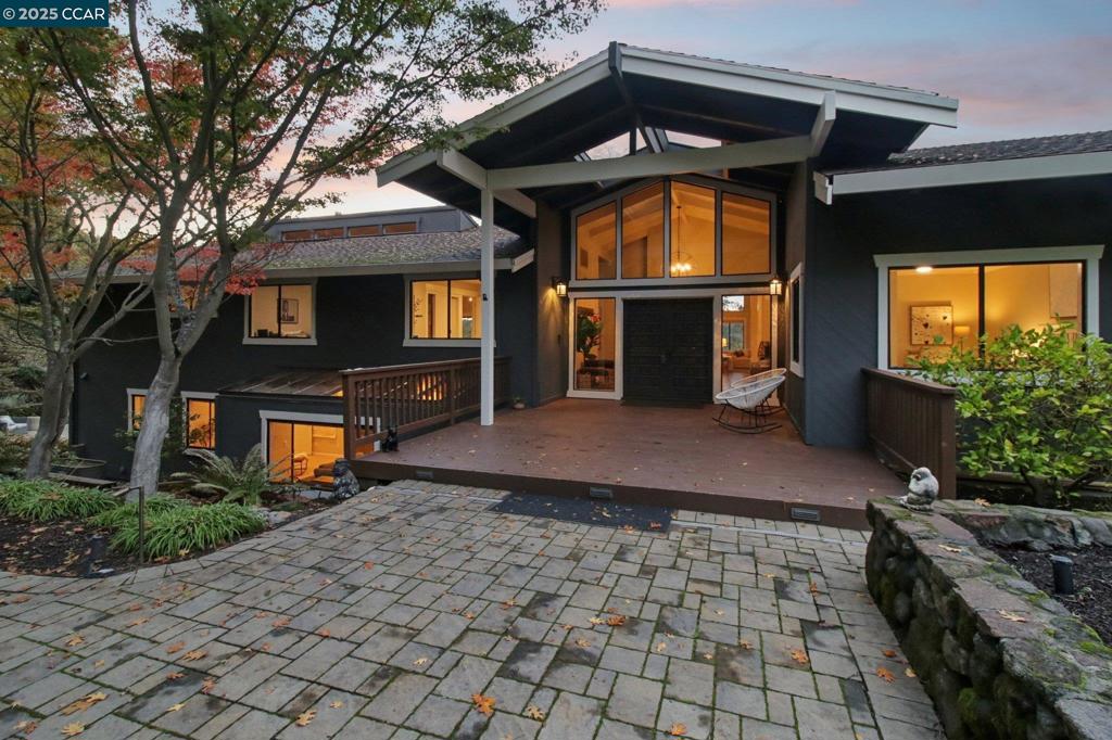 858 Mountain View Dr