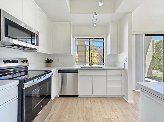 67170 W Chimayo Drive, Cathedral City CA: https://media.crmls.org/mediaz/4edcc036-4978-49b8-a80c-3e8912b73a71.jpg