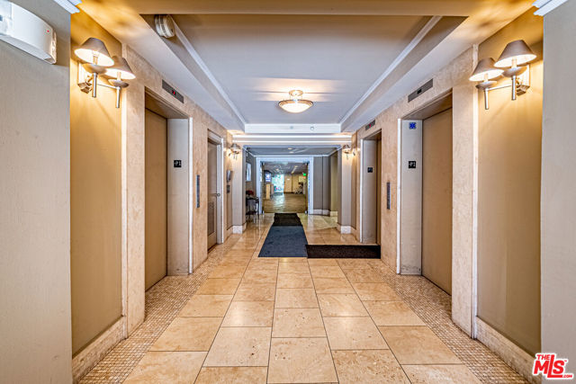620 S Gramercy Place, Los Angeles CA: https://media.crmls.org/mediaz/4edd8187-0b3e-4ec6-adf6-99966cfb8761.jpg