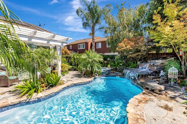 19087 Ravenswood Court, Morgan Hill CA: https://media.crmls.org/mediaz/4edd924b-5ae0-4539-8625-d2121464af32.jpg