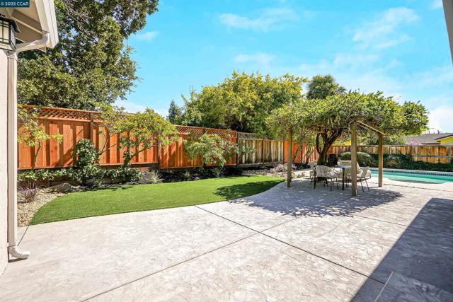 2501 Biscay Way, Walnut Creek CA: https://media.crmls.org/mediaz/4edf889b-1760-468d-b866-0b356db292d6.jpg