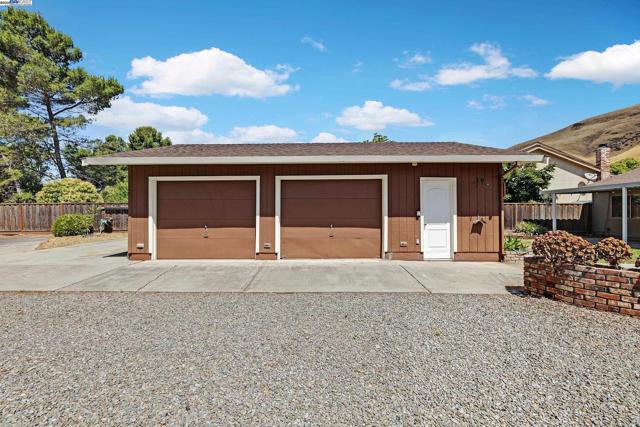 36055 Easterday Way, Fremont CA: https://media.crmls.org/mediaz/4edf93fb-3411-4bed-86b4-bb412247187f.jpg