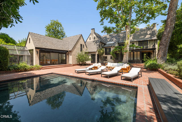 1241 S Oak Knoll Avenue, Pasadena CA: https://media.crmls.org/mediaz/4edfc8ce-0ad6-49aa-a0b7-57361faf4d27.jpg