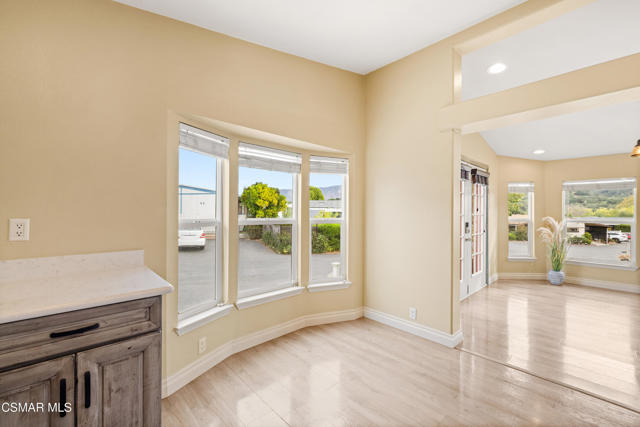 1202 Loma Drive, Ojai CA: https://media.crmls.org/mediaz/4edfc940-fb50-4cae-be4a-7abcd84e65a1.jpg