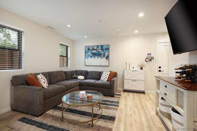 1686 88 Gecko Road, Vista CA: https://media.crmls.org/mediaz/4edfe4cf-4691-4419-b1a5-0ca18758e033.jpg