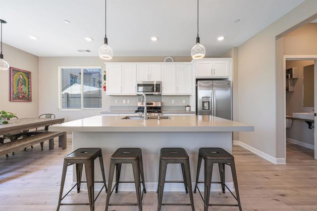 2065 Carol Lee Ln, Escondido CA: https://media.crmls.org/mediaz/4ee06510-aa09-44bf-8f88-0d524336851a.jpg
