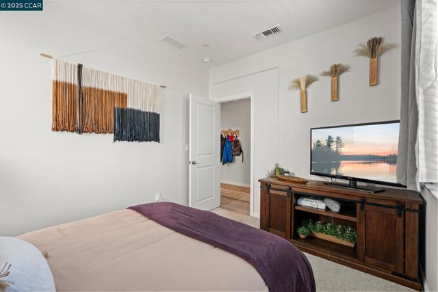 158 Wooley Creek Way, Brentwood CA: https://media.crmls.org/mediaz/4ee0a5ce-fee3-471e-97fa-66d2e60c5af9.jpg
