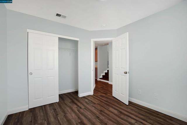 Image 27 of 41 For 550 Heritage Cir