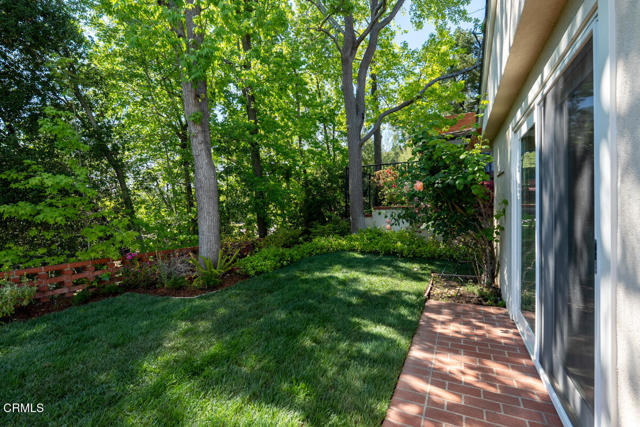 5109 Redwillow Lane, La Canada Flintridge CA: https://media.crmls.org/mediaz/4ee12117-ad93-459b-815a-b4125a655d13.jpg