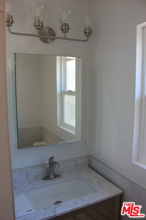 1917 Colonia Place, Camarillo CA: https://media.crmls.org/mediaz/4ee17924-d124-47ae-bd00-f04f05fbb55a.jpg