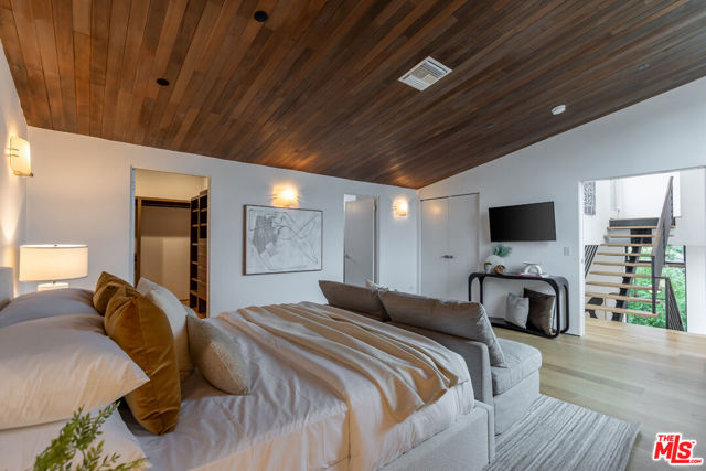 520 Broadway Street, Venice CA: https://media.crmls.org/mediaz/4ee1aac7-7f28-4d43-8aa5-70e55ba5fdd2.jpg