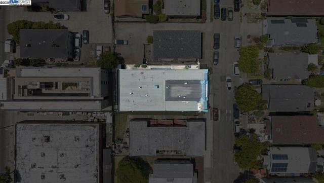 1360 Berkeley Way, Berkeley CA: https://media.crmls.org/mediaz/4ee1e44e-18e8-430f-8662-c446bf2f6fa7.jpg