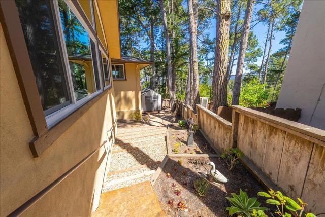 1 Windsor Rise, Monterey CA: https://media.crmls.org/mediaz/4ee20555-7404-4647-bc89-777ec2da1bf9.jpg