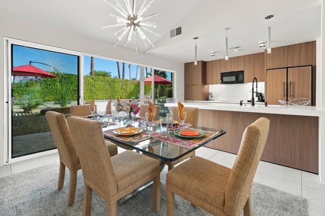 2210 E Calle Papagayo, Palm Springs, CA 92262