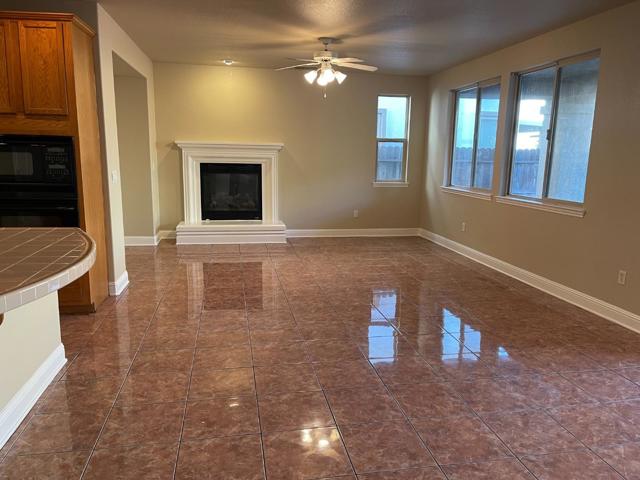 8747 Gessnger Dr, Elk Grove CA: https://media.crmls.org/mediaz/4ee2f52c-d5bd-4ba0-b618-d80f02f4c3fd.jpg