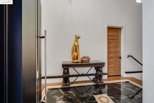 13462 Campus drive, Oakland CA: https://media.crmls.org/mediaz/4ee448cf-bb9b-4535-b896-4ce7ee36a374.jpg