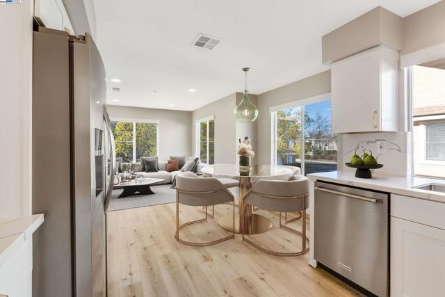 4579 Mangrove Dr, Dublin CA: https://media.crmls.org/mediaz/4ee4a3d6-bba2-4299-a79c-91bf3b8468ee.jpg