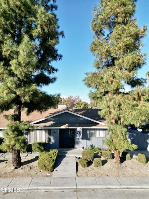 3840 White Lane, Bakersfield CA: https://media.crmls.org/mediaz/4ee4d526-2852-4078-9595-58e1c1c0972a.jpg