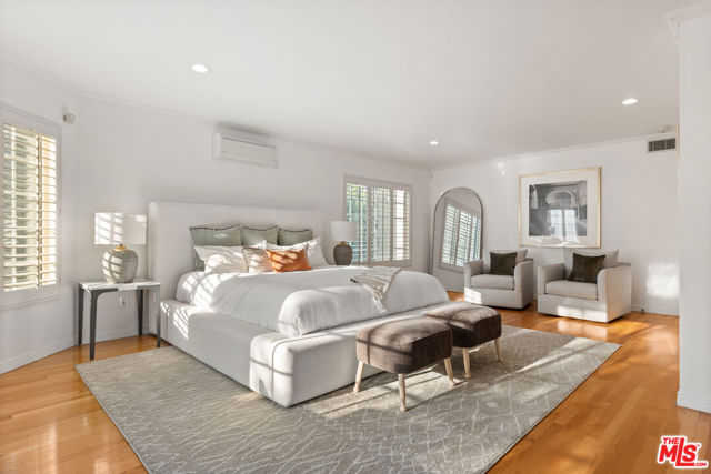 16979 Encino Hills Drive, Encino CA: https://media.crmls.org/mediaz/4ee4dc10-be69-4901-9fba-c59075391ad3.jpg
