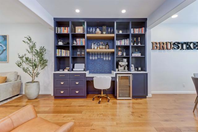 946 Camino De La Reina, San Diego CA: https://media.crmls.org/mediaz/4ee4eb74-5acc-42bc-8923-73be66185a52.jpg
