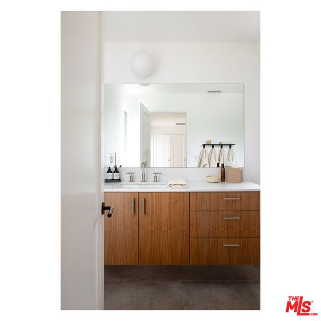 3155 Eucalyptus Hill Road, Santa Barbara CA: https://media.crmls.org/mediaz/4ee53e45-6233-42ae-a041-359db954ca0f.jpg