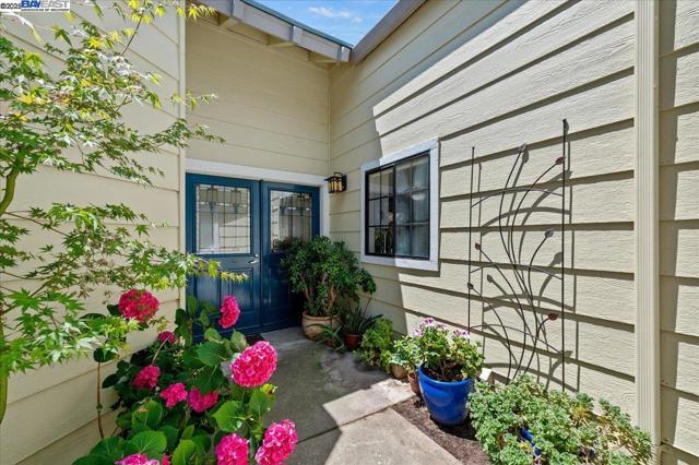 2587 Chablis Way, Livermore CA: https://media.crmls.org/mediaz/4ee55cc5-3fc0-40bc-bfb0-d278afd5f7c6.jpg