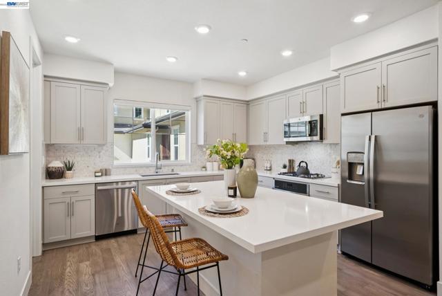 57109 Via Vicenza, San Ramon CA: https://media.crmls.org/mediaz/4ee6282d-8949-4a4c-bb02-ce9473b6f8d4.jpg