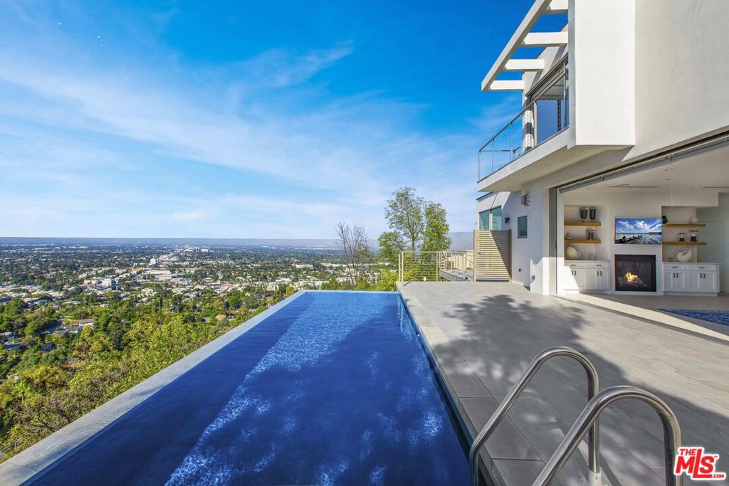 3865 BEVERLY RIDGE Drive, Sherman Oaks, CA 91423
