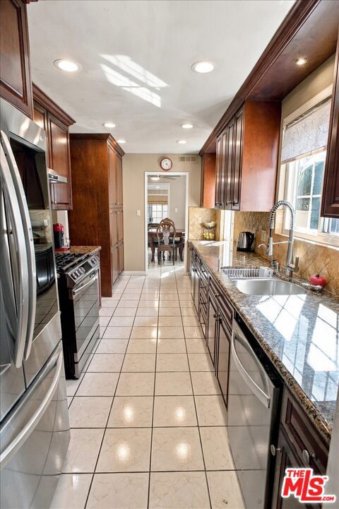 23214 Vanowen Street photo 11