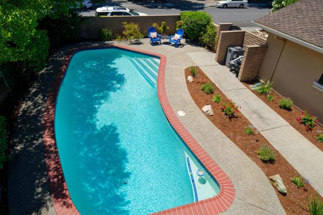 830 Rubis Drive, Sunnyvale CA: https://media.crmls.org/mediaz/4ee675c8-74a8-4fb2-849a-b3609fd88ebe.jpg