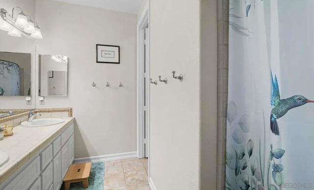 21100 Paseo Montana, Murrieta CA: https://media.crmls.org/mediaz/4ee71c31-d06d-4913-946a-05f7a268a146.jpg