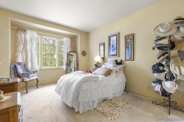 2505 Monterey Glen, Escondido CA: https://media.crmls.org/mediaz/4ee72e6a-0043-409b-beba-0d065b1e1e96.jpg