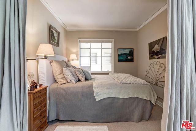 11901 Sunset Blvd Boulevard, Brentwood CA: https://media.crmls.org/mediaz/4ee762a2-c6b0-4689-815f-9d678c45fea7.jpg