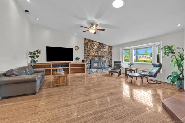 23540 Oriente Way, Ramona CA: https://media.crmls.org/mediaz/4ee7b2e6-b2e0-4e5b-b88b-f077fe9387e0.jpg