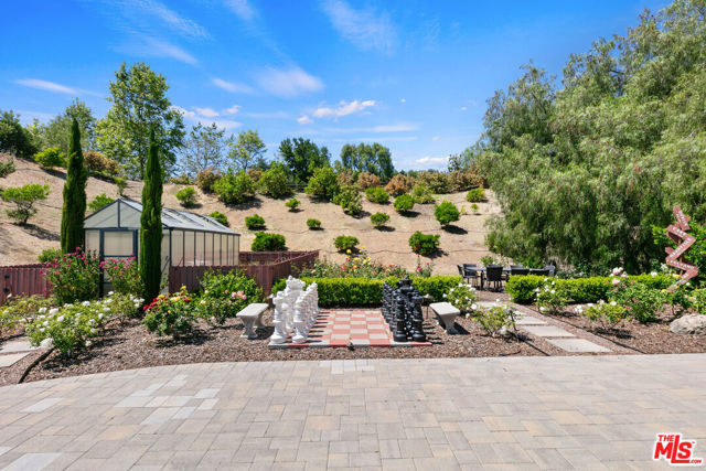 13418 Nightsky Drive, Camarillo CA: https://media.crmls.org/mediaz/4ee7d3da-8847-4f9b-87ad-d0e018f81af6.jpg