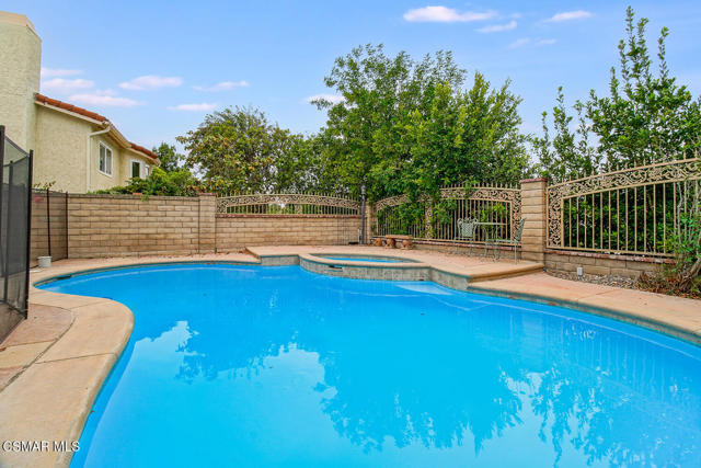 2111 Peak Place, Thousand Oaks CA: https://media.crmls.org/mediaz/4ee7db7c-cbcd-4eec-9e5b-fc0a99ba49a1.jpg