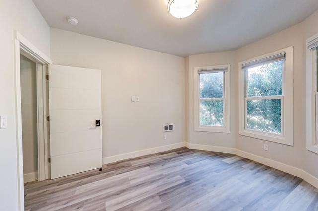 811 Oak Street, San Francisco CA: https://media.crmls.org/mediaz/4ee7e033-1d4d-43b3-b959-f77409c42a3b.jpg