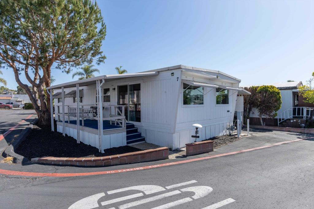 1515 Capalina Road