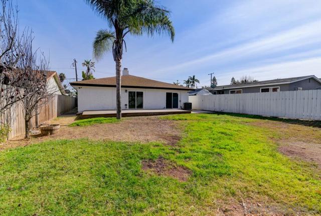 554 7Th St, Imperial Beach CA: https://media.crmls.org/mediaz/4ee8544d-498c-4d98-a342-f09cf3619df0.jpg