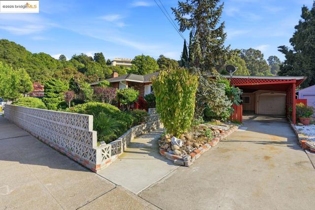 4116 Kentwood Ct, Oakland CA: https://media.crmls.org/mediaz/4ee854bf-8261-4dc7-beca-139c1b94b247.jpg