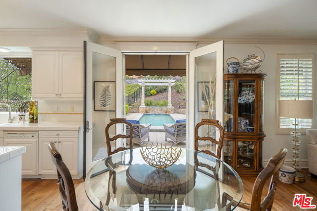 26841 Greenleaf Court, Valencia CA: https://media.crmls.org/mediaz/4ee8913b-9de5-4d53-b22f-e98870d989ac.jpg